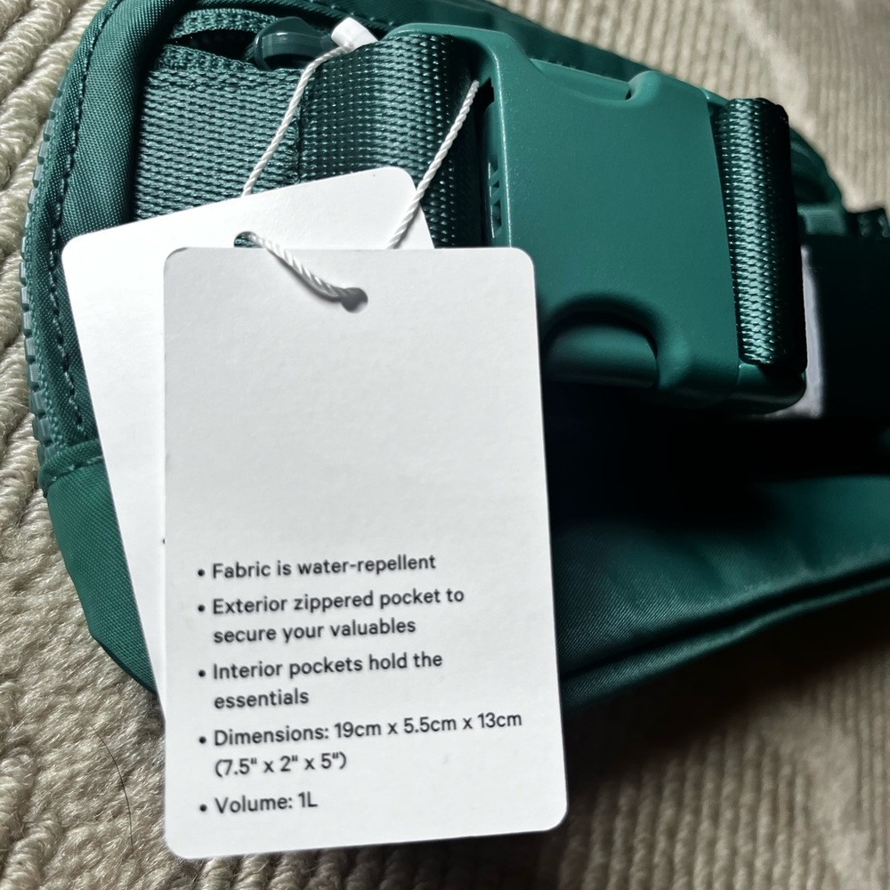 Lululemon Crossbody belt bag - Picture 4 of 6